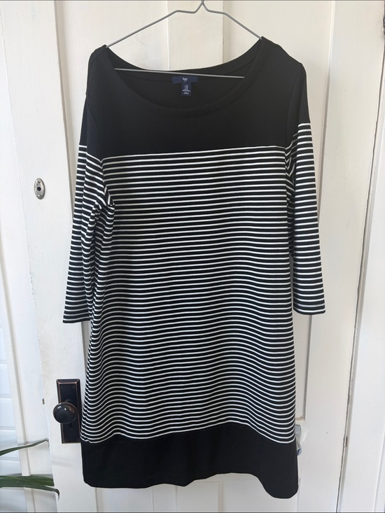 GAP Dresses & Skirts - GAP sz XL Black and White Striped Women's